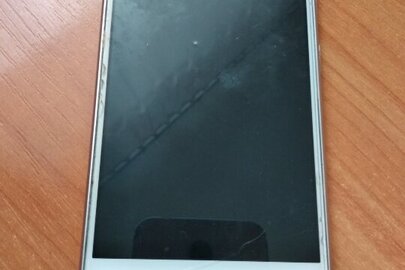 Мобільний телефон марки "LENOVO" S90-F
