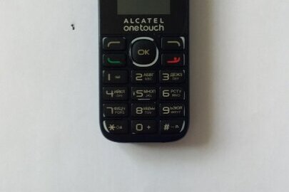 Мобільний телефон марки "АLСATEL one touch" з акумуляторною батареєю, б/в