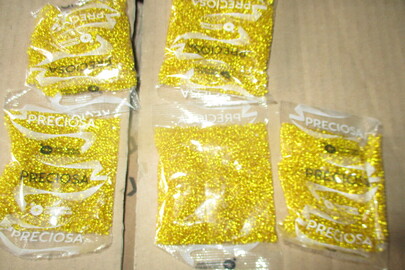 Бісер торгової марки "Preciosa" в упакуванні по 50 грам, в кількості 2843 одиниці без ознак використання