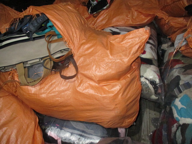 Одяг та сумки бувші у вжитку - 672 кг
