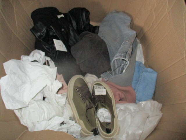 Одяг, взуття, сумка, біжутерія в асортименті торговельних марок ZARA, H&M в кількості 85 шт. та 3 пари