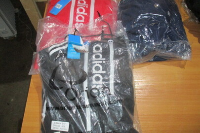 Спортивні костюми з маркуванням “Adidas” без ознак використання в кількості 150 шт.