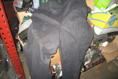 Штани без ознак використання - 23 шт., джинси без ознак використання - 15 шт.