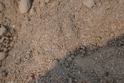 Концентрат дорогоцінних металів техногенного походження — продукт збагачення дорогоцінних металів з техногенних відходів  (відходів та брухту електронних та електричних вузлів після демонтажу та брухту печатних плат) вагою 825 кг