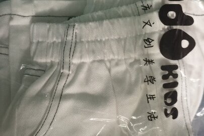 Одяг дитячий в асортименті (штани, шорти, сукні, спідниці, костюми, легінси, панамки) з написом на етикетці ТМ "dodo kids" без ознак використання в загальній кількості 427 шт., ґудзики без ознак використання в загальній кількості 2230 шт.