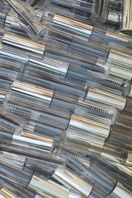 Пензлики для вій без ознак використання – 500 шт., пензлики для макіяжу з написом на виробі ТМ UNICO без ознак використання – 200 шт., водневий спрей для обличчя з написом на упаковці ТМ "HYDROGEN WATER SPRAY" без ознак використання – 50 шт.