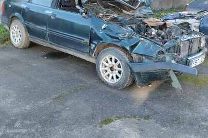 Автомобіль марки AUDI 80, 1994 року випуску, литовський номерний знак FBT526, номер кузова WAUZZZ8CZRA130919
