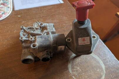 Бортові передачі - 2 штуки, кожух щеплення -1 штука, повітряний фільтр -1 штука та гідророзподільник -1 штука до трактора Т-25, вживане