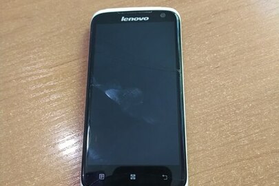 Мобільний телефон Lenovo S820