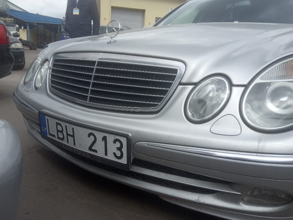 Легковий автомобіль марки «MERCEDES-BENZ E 270 CDI AUT», реєстраційний номер LBH213, VIN WDB2110161A331384, сірого кольору, 2003 року випуску