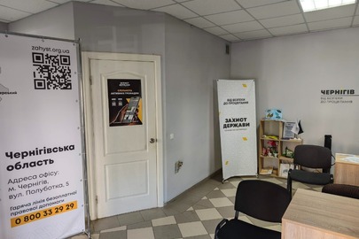 1/2 частина нежитлового приміщення магазину непродовольчих товарів з літ 1-1 по літ. 1-3 загальною площею 43,4 кв.м за адресою: м. Чернігів, вул. Гетьмана Полуботка, будинок 5
