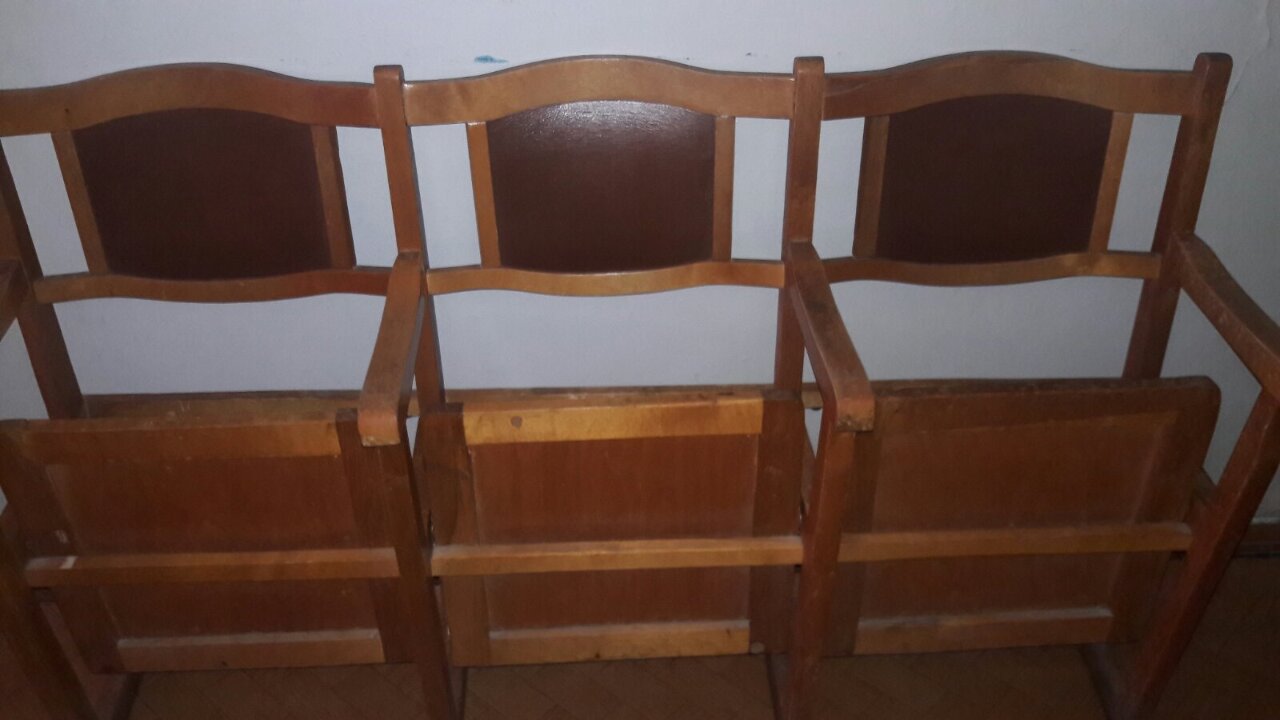 Секційні крісла