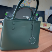 Жіноча сумка зеленого кольору