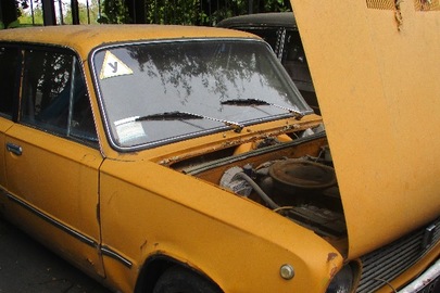 Колісний транспортний засіб: легковий седан - В, марка ВАЗ, модель 21011 ЗНГ, ДНЗ ВІ9920АХ,  рік випуску 1979, помаранчевого кольору