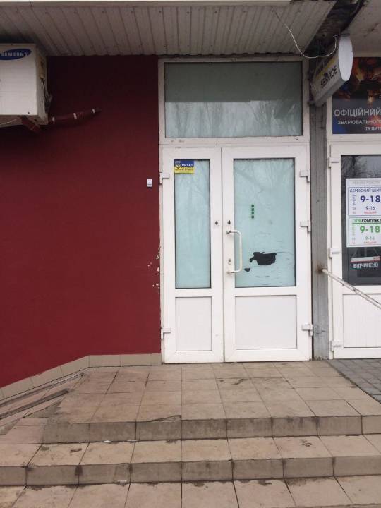 Предмет іпотеки: нежитлове приміщення загальною площею 131,3 кв. м., та нежитлове приміщення загальною площею 1,7 кв.м., що знаходиться за адресою: Полтавська область, м. Кременчук, вул. Велика Набережна, буд. 29