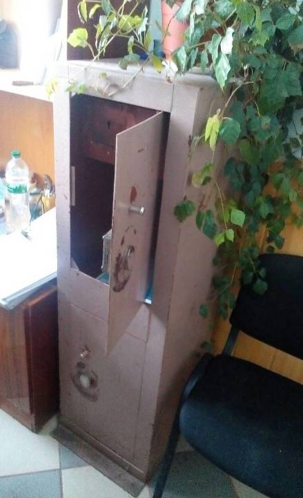 Сейф металевий, сірого кольору, 100х50