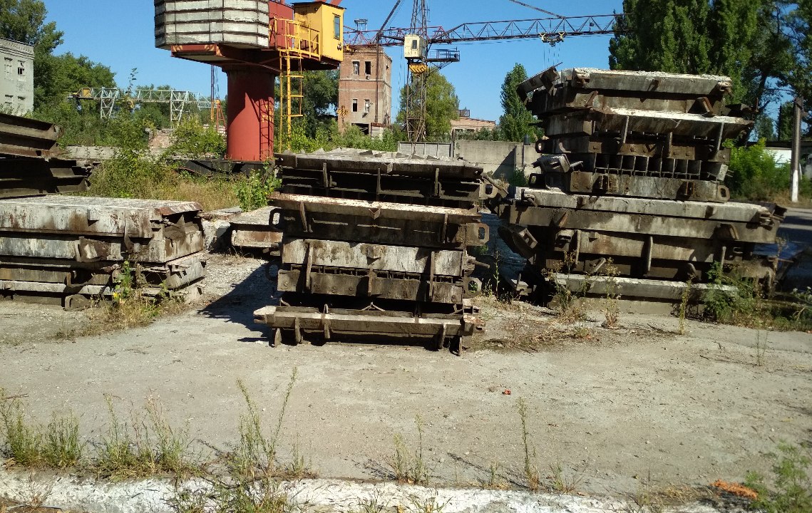 Рухоме майно: залізобетонні вироби та форми для їх виготовлення