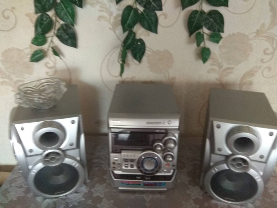 Музичний центр в комплекті з акустикою