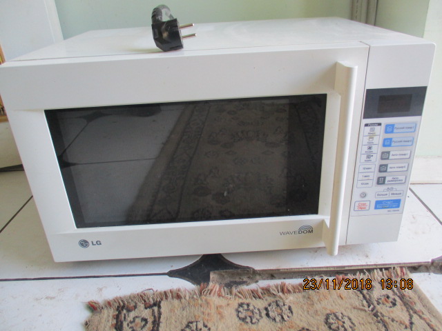 Мікрохвильова піч LG, модель МС 7844N/01, білого кольору