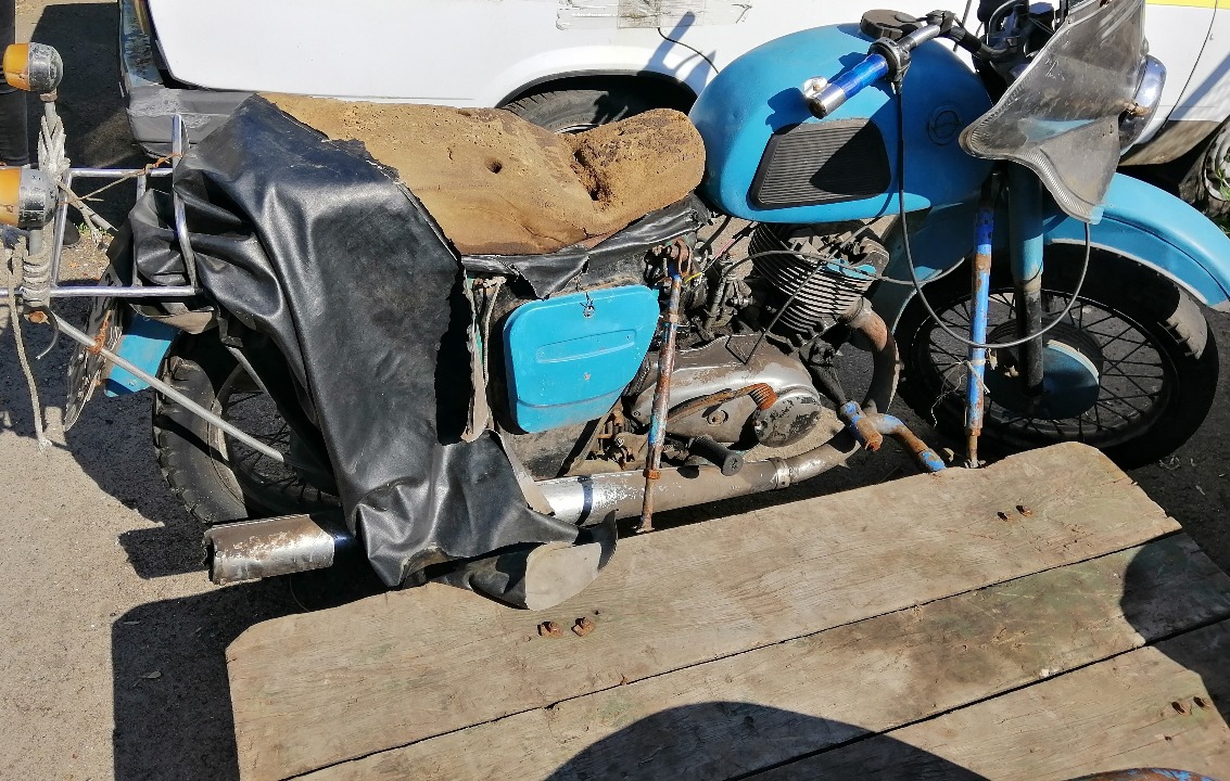 Колісний транспортний засіб: мотоцикл ИЖ  ПЛАНЕТА 3К, з боковим причепом, ДНЗ 2943СКА, 1979 року випуску, № шасі (рама) Б080774, синього кольору
