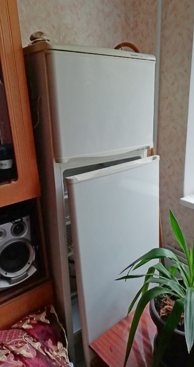 Холодильник GENERAL FROST клас АА, білого кольору