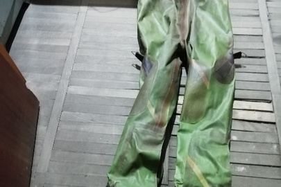 Забрідний гумовий костюм, зеленого кольору, б/в