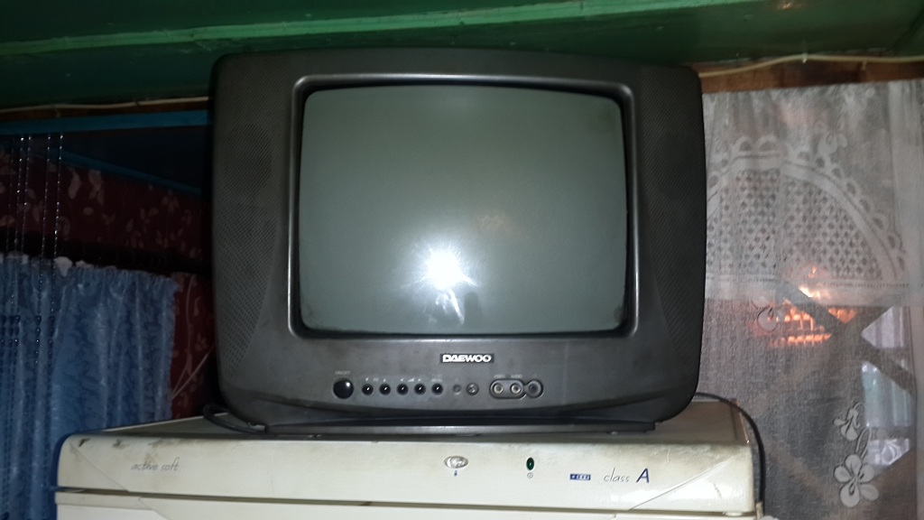 Телевізор марки DAEWOO, модель KR14V1T