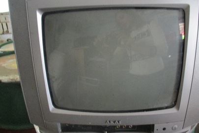 Телевізор марки "АКАІ" сірого кольору