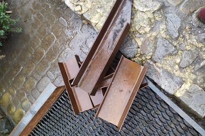 Швелери з металу довжиною 0,4 - 0,42 м