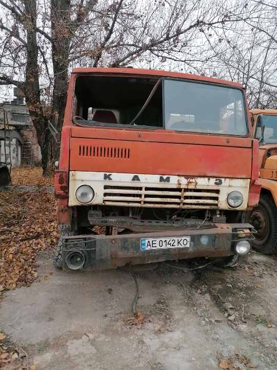 Спеціальний вантажний сідловий тягач -Е:КАМАЗ 5410, 1981 р.в., червоного кольору, ДНЗ:АЕ0142КО, VIN -068181