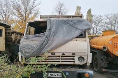Спеціальний вантажний : КАМАЗ 53212, 1989 р.в., білого кольору, ДНЗ:АЕ3096ІМ, VIN - XTC532120K0058731