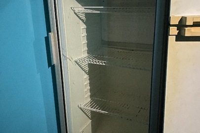 Холодильник вітрина зі скляними дверима, марки Snaige у кількості 3 шт., б/к, робочий стан не перевірявся