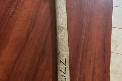 Конфісковане майно за рішенням суду:сокира з дерев'яною ручкою,б/в