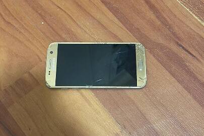 Конфісковане майно за рішенням суду:мобільного телефону марки «Samsung galaxy S 7 IMEI 358810070943238/01; p з сім картою мобільного оператора ПР АТ «ВФ Україна» зовні пошкодженого, тріщини на задній та передній панелі телефону, не робочий