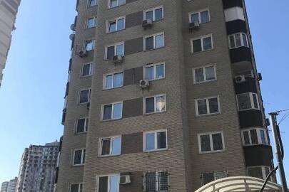 Двокімнатна квартира, загальною площею 72,9 кв.м., житловою площею 35 кв.м., що знаходиться за адресою: м. Київ, пр-т Петра Григоренка, 20-А, кв. 98