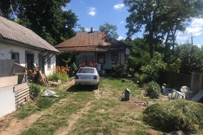 Житловий будинок з надвірними будівлями та спорудами, загальною площею: 59,5 кв.м, житловою площею: 28,1 кв.м, за адресою: Черкаська обл., Драбівський р., с. Жорнокльови, вул. Падалки, буд. 75, реєстраційний номер об’єкта нерухомого майна: 336515571206