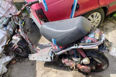Конфісковане майно за рішенням суду: скутер моделі Honda AF16-1164264, рік випуску, ДНЗ та номер кузова невідомі