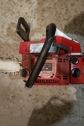 Конфісковане майно за рішенням суду: Бензопила у корпусі червоного кольору з короткою шиною, з позначенням GL4500М, (б/в)
