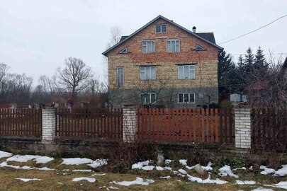 2/6 житлового будинку з господарськими будівлями та спорудами, заг. пл. 210,4 кв.м. та 2/6 земельної ділянки к.н. 2624855100:01:002:0407, заг. пл. 0,1194 га., за адресою: Івано-Франківська обл., Калуський р-н, сщ. Рожнятів, вул. С. Стрільців, буд. 141 