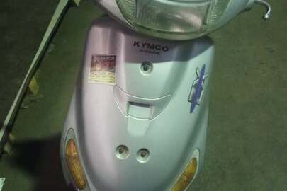 Скутер марки KYMCO ZX Super Fever, 2006 року випуску, реєстраційний номер відсутній, № кузова RIBSC10AS62003185, сірого кольору, об’єм двигуна 49 см. куб., тип пального - бензин