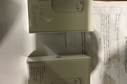 Навушники з маркуванням торгової марки «Apple», модель: MV7N2ZM\A AirPods у кількості 2 шт.