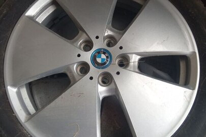 Шини автомобільні торгової марки Bridgestone на титанових дисках торгової марки BMW кількістю 4 шт., бувші у використанні