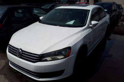 Транспортний засіб марки VOLKSWAGEN PASSAT, 2012 року випуску, № кузова 1VWBH7A33CC028376, білого кольору, ДНЗ - невідомий