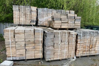 Клин дерев’яний для підпорки вантажів, розміри: довжина - 300 мм, товщина - 100 мм, ширина - 195 мм, діагональ - 350 мм без ознак використання кількістю 5500 штук