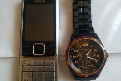 Годинник марки "Fossil" № 110802 з ознаками використання; мобільний телефон марки "Nokia 6300" IMEI 358052012210521 із картою пам'яті 1 Гб з ознаками використання