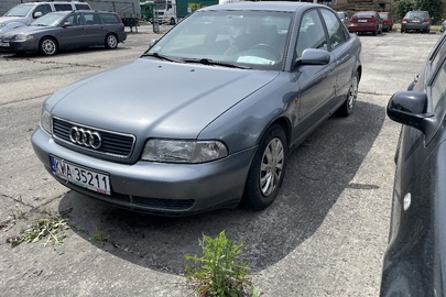 Транспортний засіб марки  AUDI A4, 1999 року випуску, реєстраційний номер KWA35211, VIN WAUZZZ8DZXA049249, сірого кольору