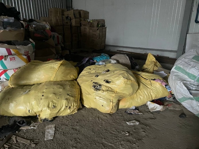 Рухоме майно кількістю чотири позиції загальною масою 464 кг., бувше у використанні