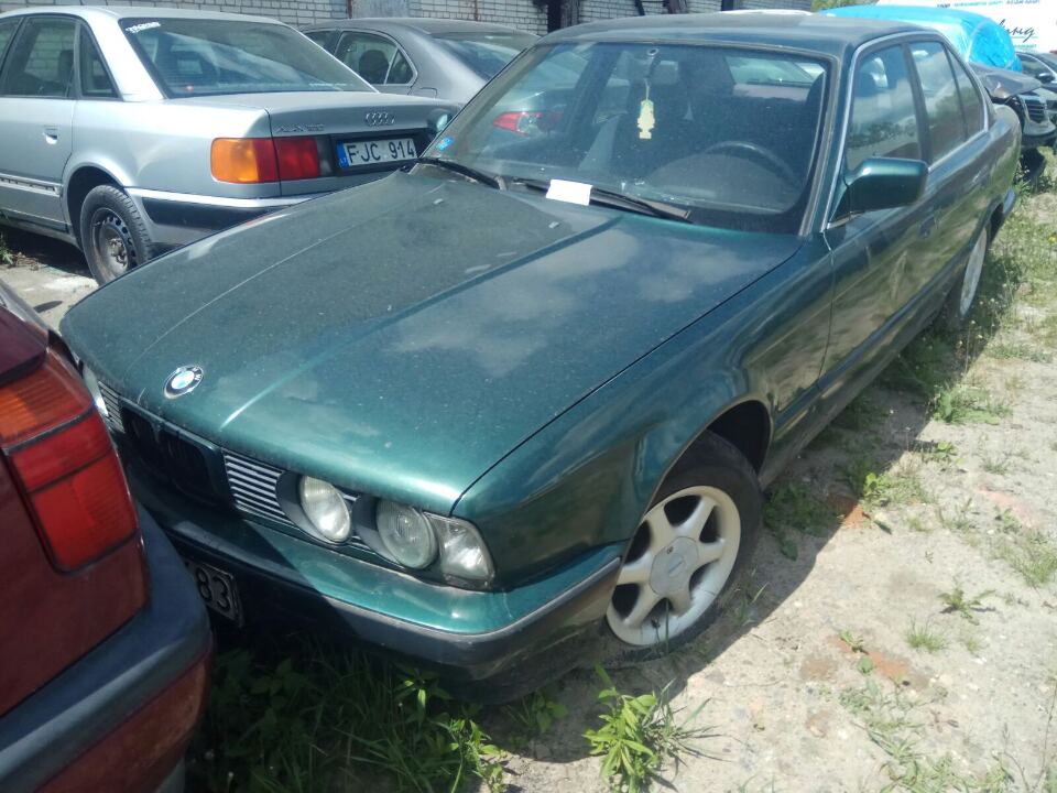 Транспортний засіб марки BMW 520, реєстраційний номер LTM24683, 1991 року випуску, зеленого кольору, об'ємом двигуна 1991 см3, тип палива - бензин, коробка передач - механічна, № кузова WBAHB51080BD58153