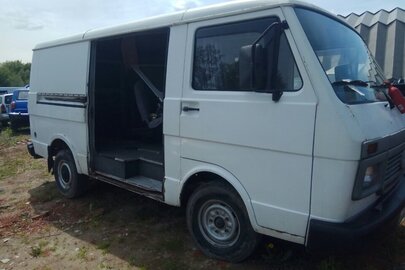 Транспортний засіб марки «VOLKSWAGEN LT31», 1995 року випуску, тип палива дизель, реєстраційний номер АС2378ВХ, білого кольору, об'ємом двигуна 2384 см3, коробка передач - механічна, № кузова WV2ZZZ21ZSH005861