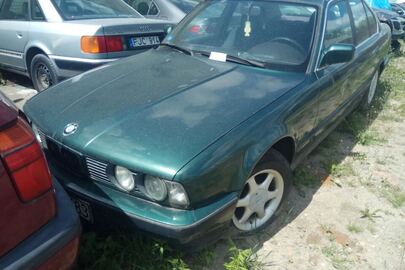 Транспортний засіб марки BMW 520, реєстраційний номер LTM24683, 1991 року випуску, зеленого кольору, об'ємом двигуна 1991 см3, тип палива - бензин, коробка передач - механічна, № кузова WBAHB51080BD58153